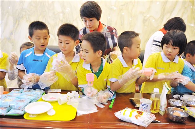 不一样的体验，不一样的中秋——记棠外附小二年级家长义工活动