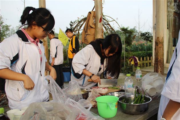 团结奋战见青春，知行合一展笑颜——记棠外国际班2015-2016学年度第一次社会实践活动