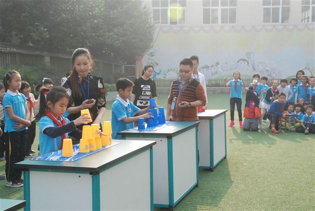 速度与激情——记棠外附小科技节系列活动飞叠杯比赛