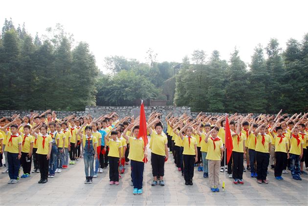 喜迎少先队建队66周年 少先队员向抗战英雄敬礼——记棠外附小五年级全体师生建川博物馆之行