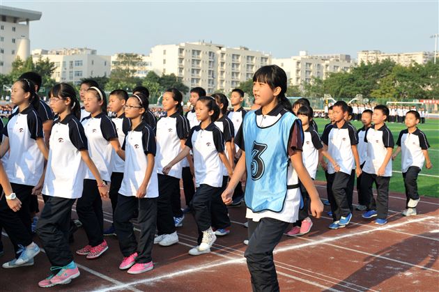 棠外初中部举行第十二届班级队列队形跑操比赛