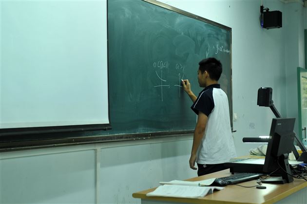 棠外教师崔瑛、汪建均为海南骨干教师考察团献课