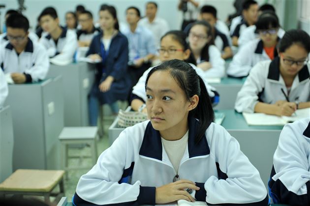 棠外教师崔瑛、汪建均为海南骨干教师考察团献课