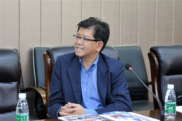 美国校长寻友好学校 四川棠外结友谊之花——记美国名校明泉中学校长莅临棠外