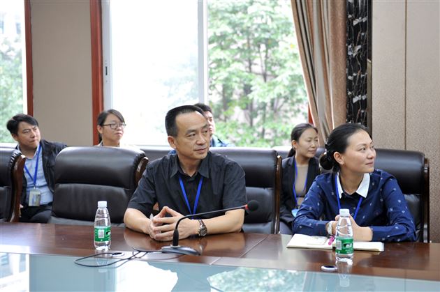 美国校长寻友好学校 四川棠外结友谊之花——记美国名校明泉中学校长莅临棠外