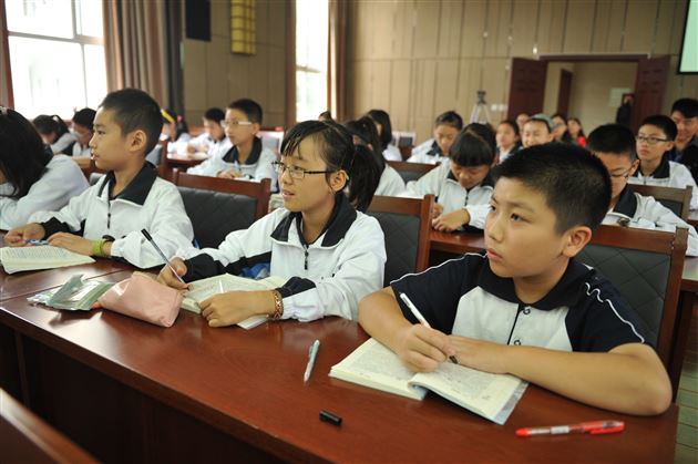 海南省特级教师、骨干教师代表团莅临我校交流访问