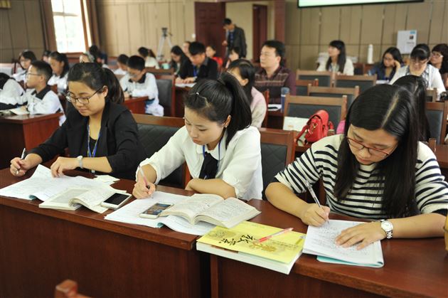 海南省特级教师、骨干教师代表团莅临我校交流访问