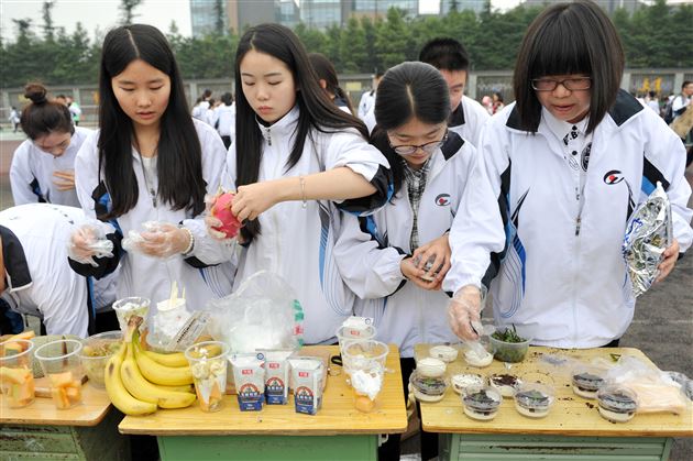 “棠外有您更温暖”--记棠外第十二届师生爱心义卖游园活动