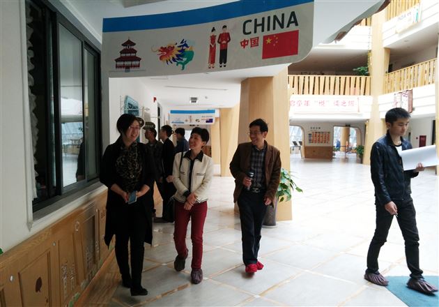 雅安市石棉县教育局领导及双流县教育局小教科丁科长莅临棠外实验幼稚园参观指导