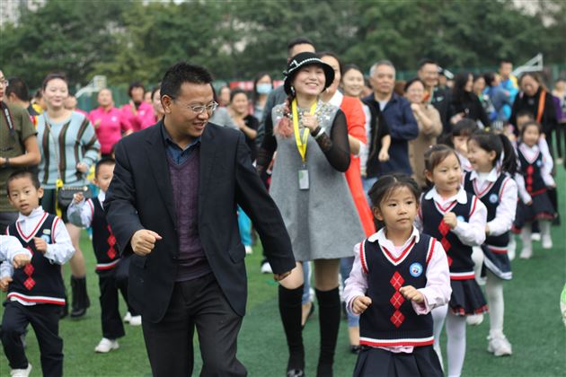 健康伴我行，运动促成长——记棠外实验幼稚园举行“队列队形暨早操展示活动”