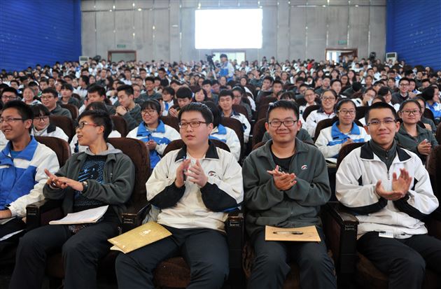 “目标、奋斗、未来”——记高2014级励志讲座