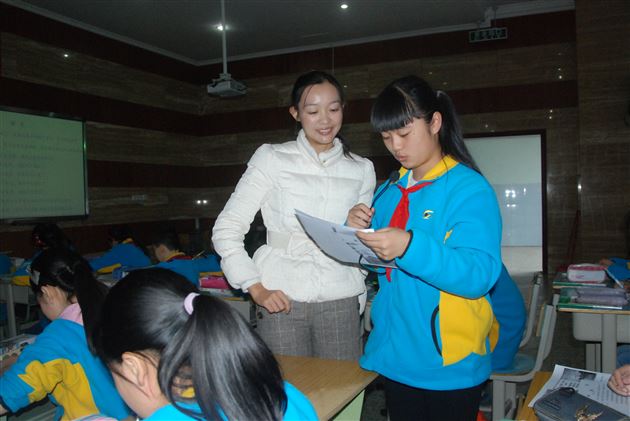 双流县“鼎式语文系列研究之群文阅读专题研究活动”在棠外附小举行