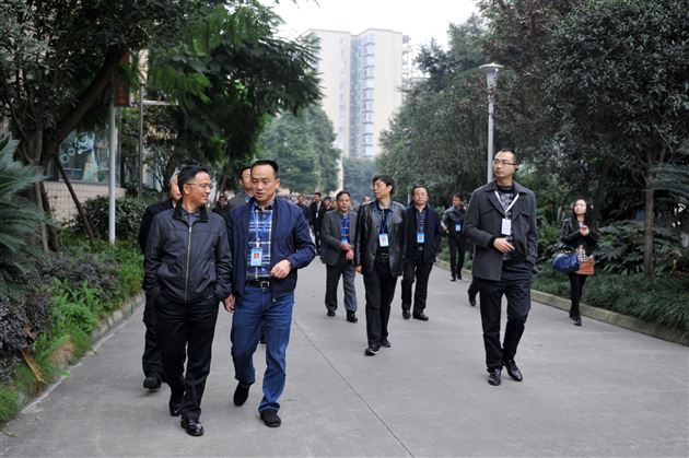 四川省教育厅体卫艺处组织全省地市州县教育局长到棠外参观考察