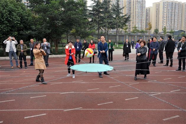 四川省教育厅体卫艺处组织全省地市州县教育局长到棠外参观考察