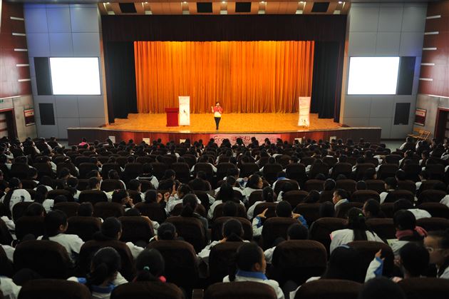 花季飞扬 快乐成长——棠外举办初2014级女生青春期健康知识讲座