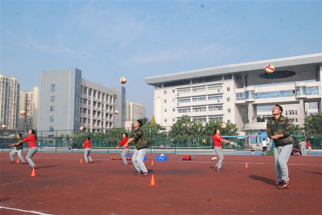 展示过硬实力 获取决赛资格——附小在“双流县中小学体育教师技能大赛”中展示过硬实力并获得代表双流县参加成都市决赛资格