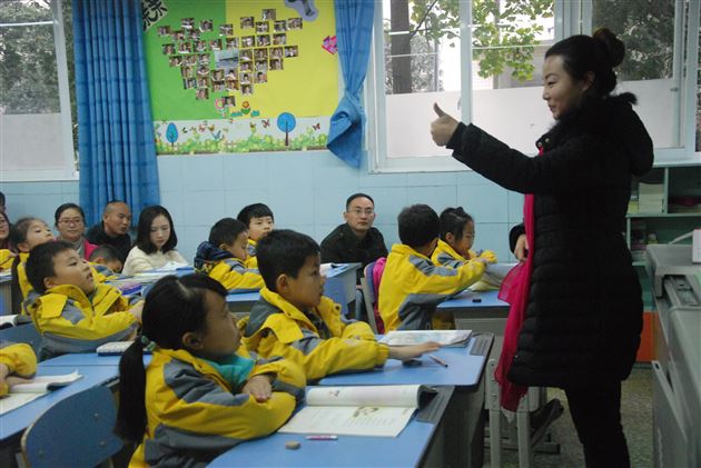 和谐的氛围  开放的课堂——棠外附小举行家长开放日活动