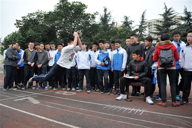 抓学习兼顾健体魄，少年强才能中国强——棠外初2013级举行 “一二·九” 纪念活动暨师生趣味运动会