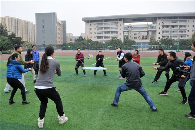 抓学习兼顾健体魄，少年强才能中国强——棠外初2013级举行 “一二·九” 纪念活动暨师生趣味运动会