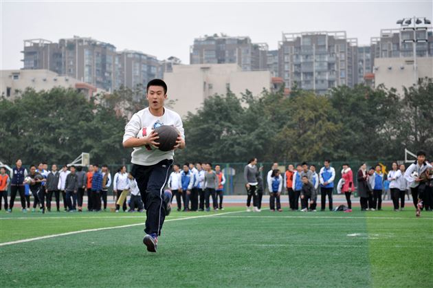 抓学习兼顾健体魄，少年强才能中国强——棠外初2013级举行 “一二·九” 纪念活动暨师生趣味运动会