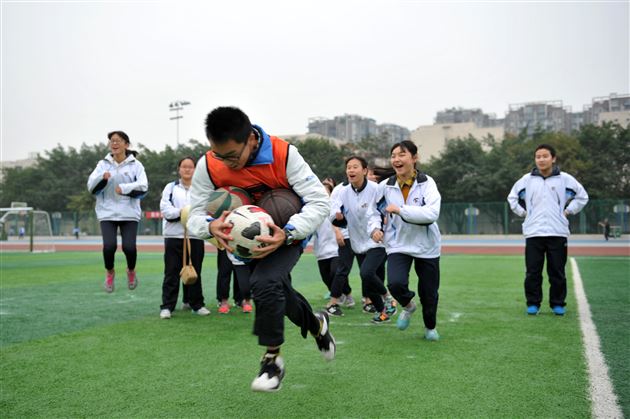 抓学习兼顾健体魄，少年强才能中国强——棠外初2013级举行 “一二·九” 纪念活动暨师生趣味运动会
