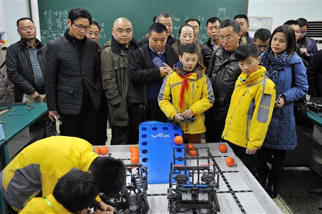 成都市新优质学校校长团到我校考察学习