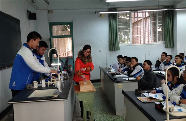 把握学生发展脉搏 构建精彩化学课堂——初中化学组高效课堂取得新突破 