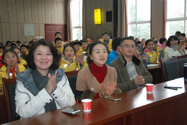 走近杨红樱，走进杨红樱小说——记棠外附小仁譞文学社第三期学生讲堂