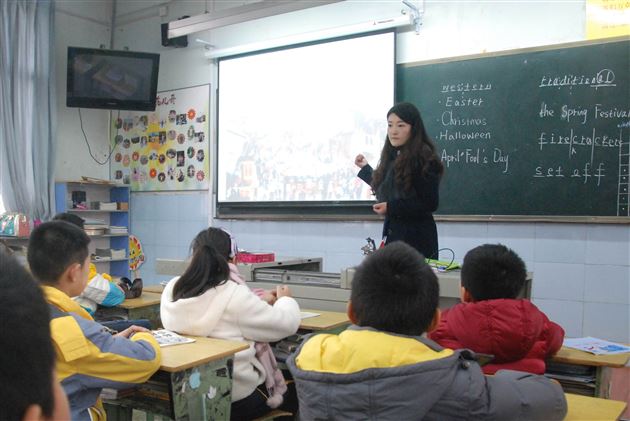 优化资源，为学生成长创造更好环境——小、初英语衔接交流活动在附小举行