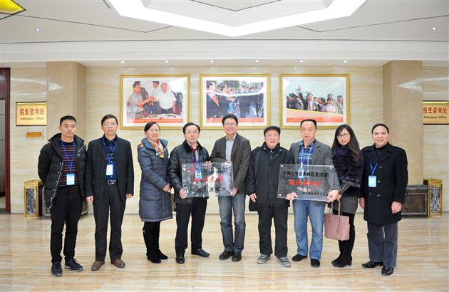 棠外获授“中国化学会奥林匹克（初赛）四川省考点”暨“四川大学优秀生源基地”