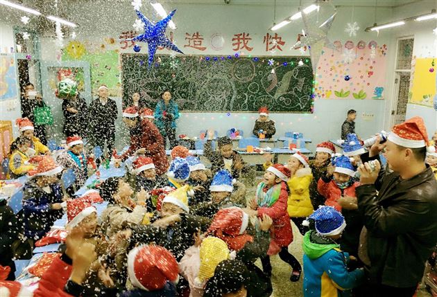 棠外附小举行圣诞晚会暨英语绘本朗读大赛