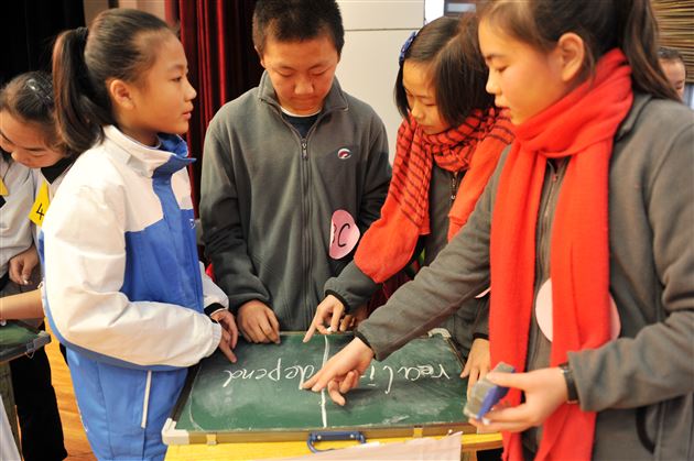 Spelling Bee，爱“拼”才会赢——记初2014级第二届英语拼字大赛