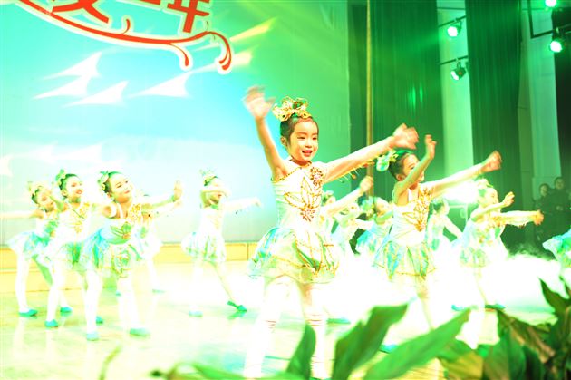 燕舞莺歌喜迎新年 桃欢李笑春满校园——棠外2015年校园艺术节展演暨2016年新年文艺联欢晚会隆重举行