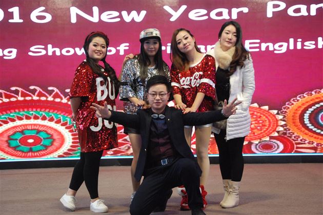 一首《Sugar》  嗨翻新年——棠外附小参加双流县英语歌曲比赛获佳绩