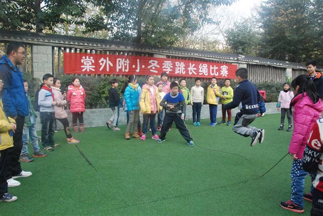 长绳舞动,跳出冬日热情——棠外附小举行跳长绳比赛