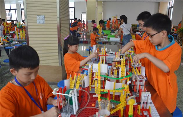 棠外附小机器人代表队参加创意闯关机器人项目比赛（比赛现场）