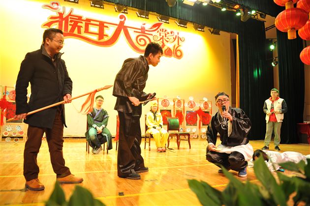 羊随新风辞旧岁 猴节正气报新春——棠外隆重举行2016年教职工迎新春联欢会