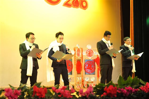 羊随新风辞旧岁 猴节正气报新春——棠外隆重举行2016年教职工迎新春联欢会