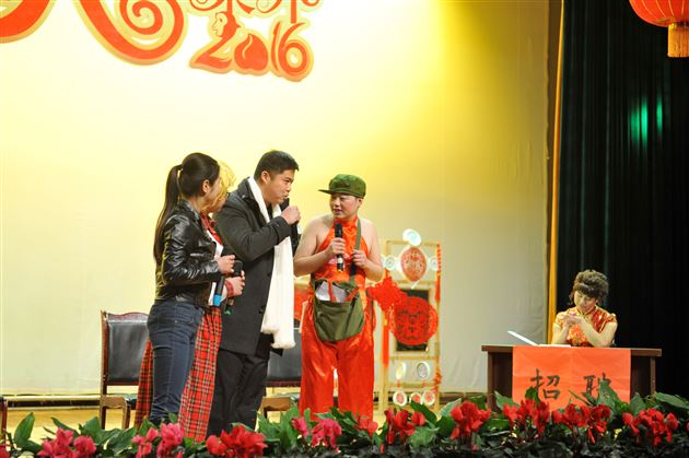 羊随新风辞旧岁 猴节正气报新春——棠外隆重举行2016年教职工迎新春联欢会