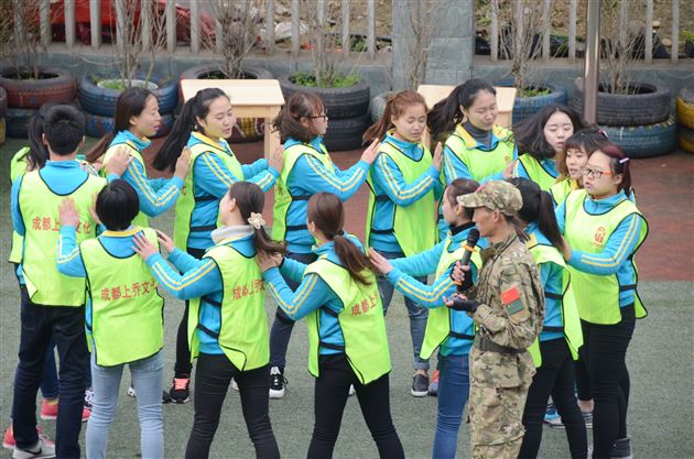 沟通、信任、团结、协作——棠外实验幼稚园开展素质拓展训练