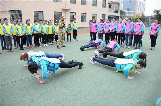 沟通、信任、团结、协作——棠外实验幼稚园开展素质拓展训练