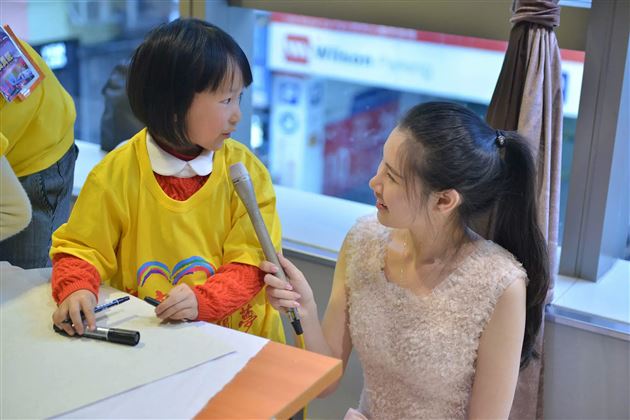 棠外学生李卓然、王诗童担任“星光耀香港”全国校园春节联欢晚会主持