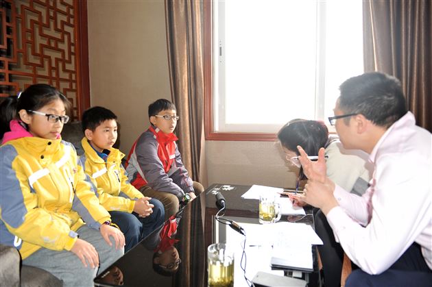 棠外隆重举行“三八”国际劳动妇女节庆祝表彰暨联欢会