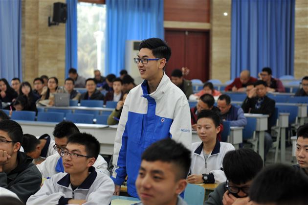 小友善 大价值——记高中部修身班会课赛课及班主任师徒结对活动