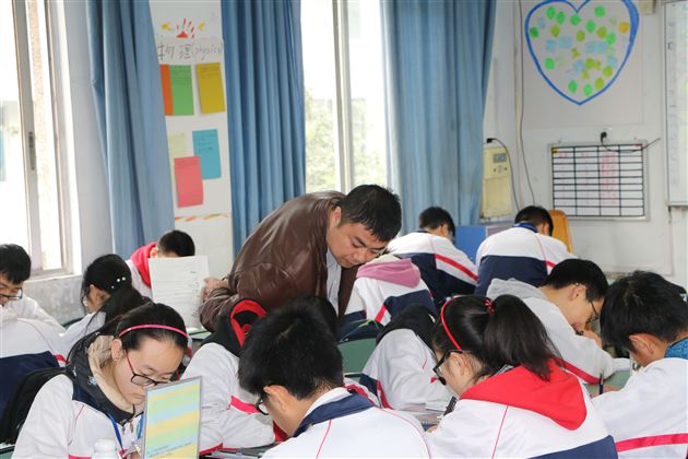 两校一家亲，中考并肩行——棠外初中数学教研组受邀参加棠湖中学教研活动并献课