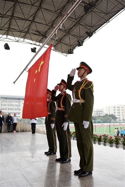 百日竞渡，我们一起乘风破浪——记2013级初三中考冲刺誓师大会