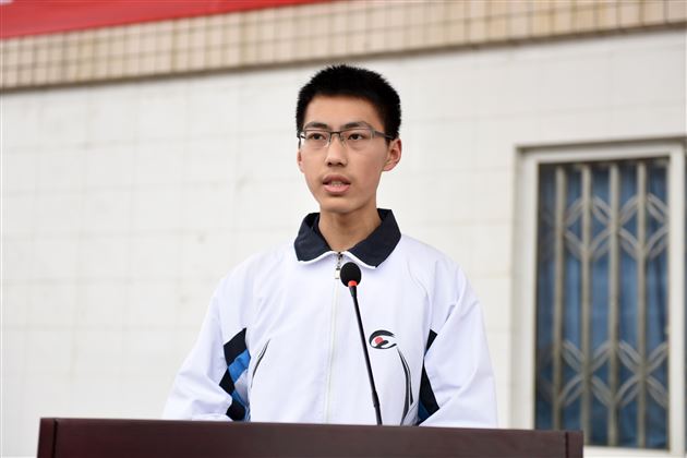 百日竞渡，我们一起乘风破浪——记2013级初三中考冲刺誓师大会