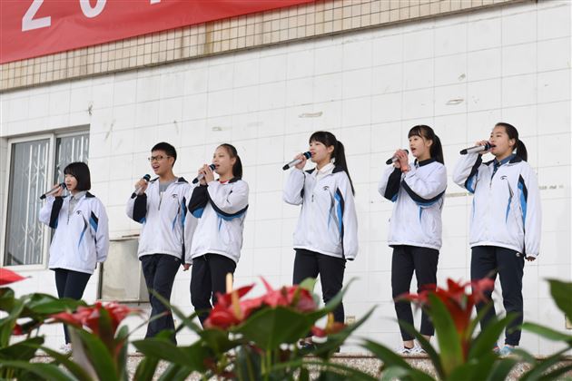 百日竞渡，我们一起乘风破浪——记2013级初三中考冲刺誓师大会