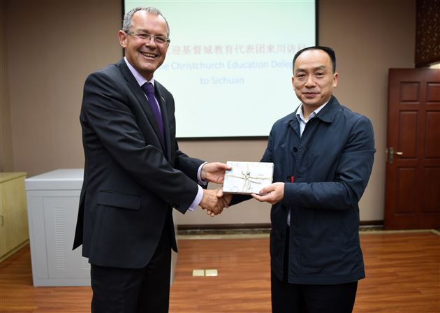 四川省与新西兰基督城教育座谈会在棠外召开