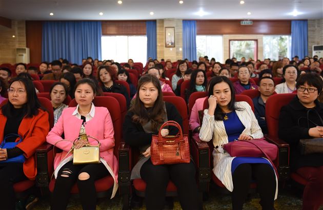 家校携手谋发展，同心聚力助成长——棠外附小隆重召开毕业班家长会